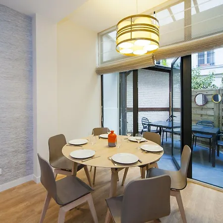 Yuna Blanche - Serviced * Parijs