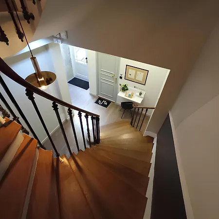 Yuna Blanche - Serviced * Parijs