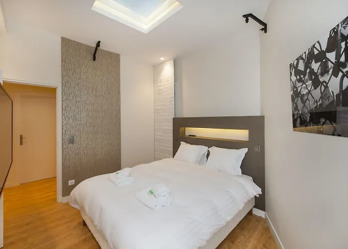 Yuna Blanche - Serviced * פריז