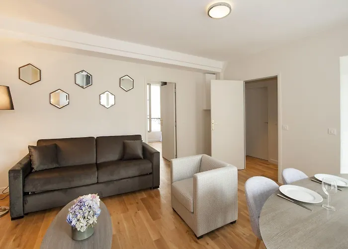 Yuna Blanche - Serviced * פריז