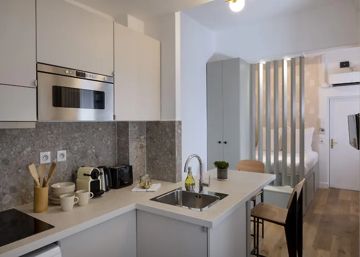 Yuna Blanche - Serviced * פריז