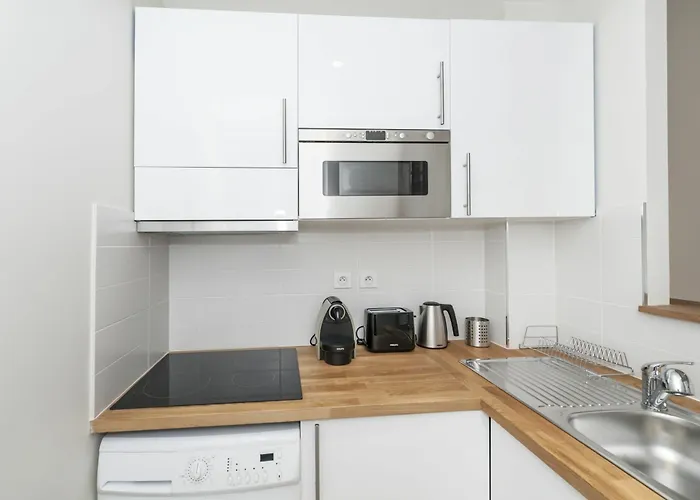 Yuna Blanche - Serviced פריז