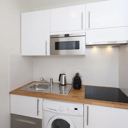 Yuna Blanche - Serviced Париж